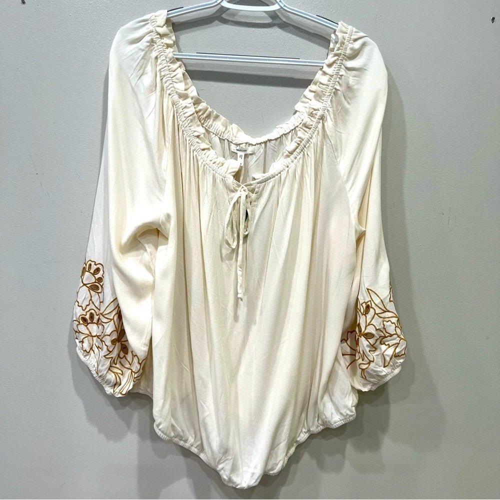 Maurices Embroidered Off Shoulder Top Women’s Size 2X NEW